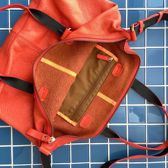 SOLD! GAP Leather Crossbody Purse - Picture 4 of 9